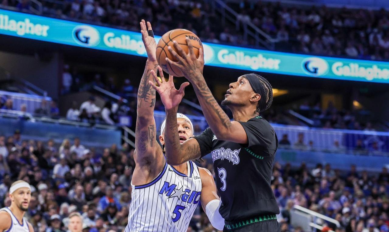 华体会入口-爆大冷！7人上双掀翻西部劲旅：全场开心欢呼，直通季后赛仍有戏